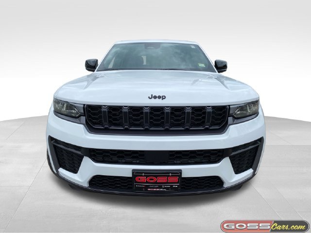New 2026 Jeep Grand Cherokee Altitude AWD/4WD image 2
