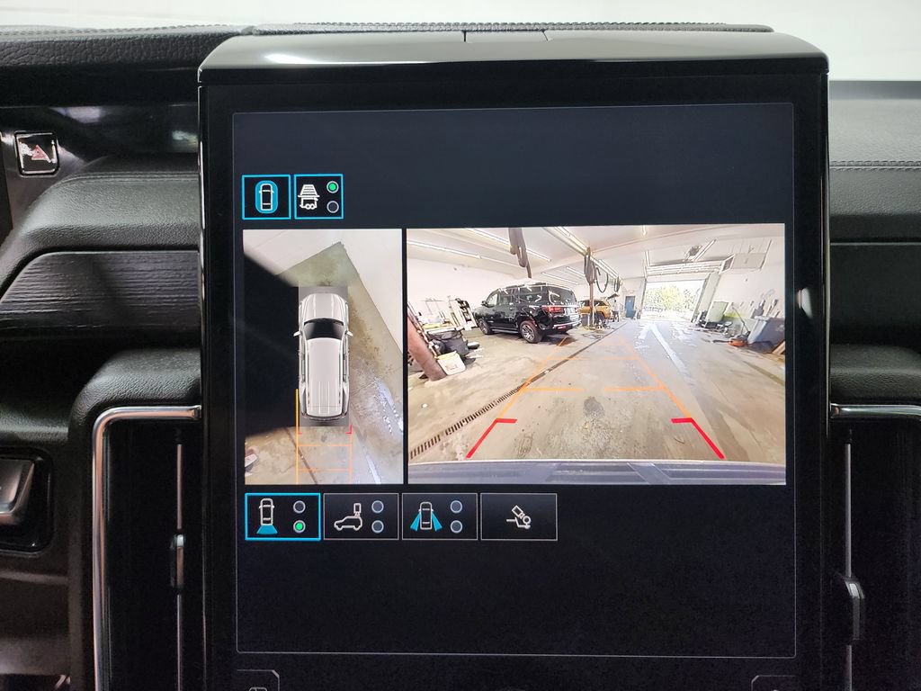 Used 2025 GMC Yukon Denali AWD/4WD image 19