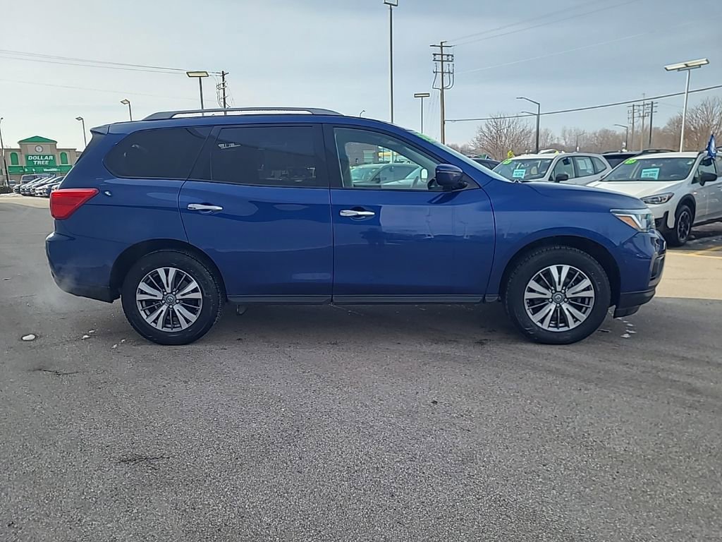 Used 2020 Nissan Pathfinder SV image 6