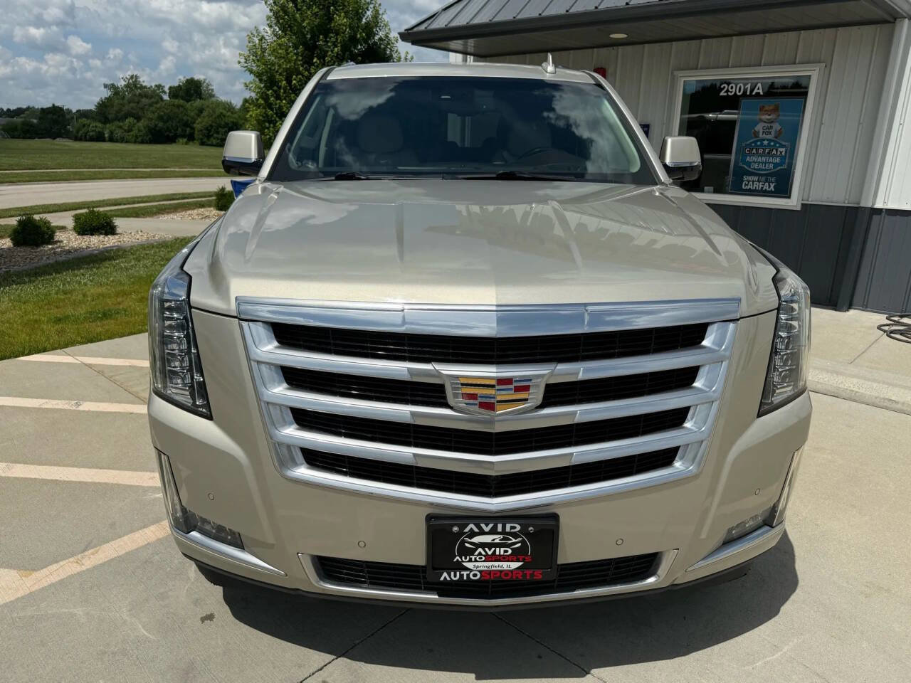 Used 2015 Cadillac Escalade Luxury AWD/4WD image 8