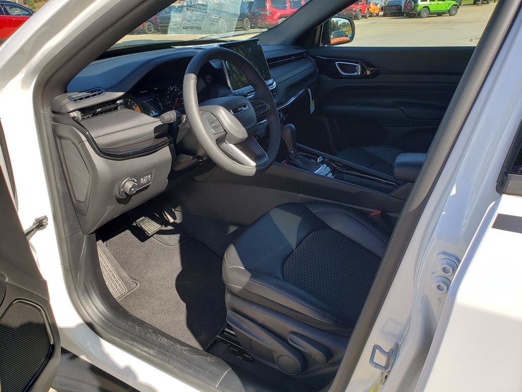 New 2026 Jeep Compass Latitude AWD/4WD image 10