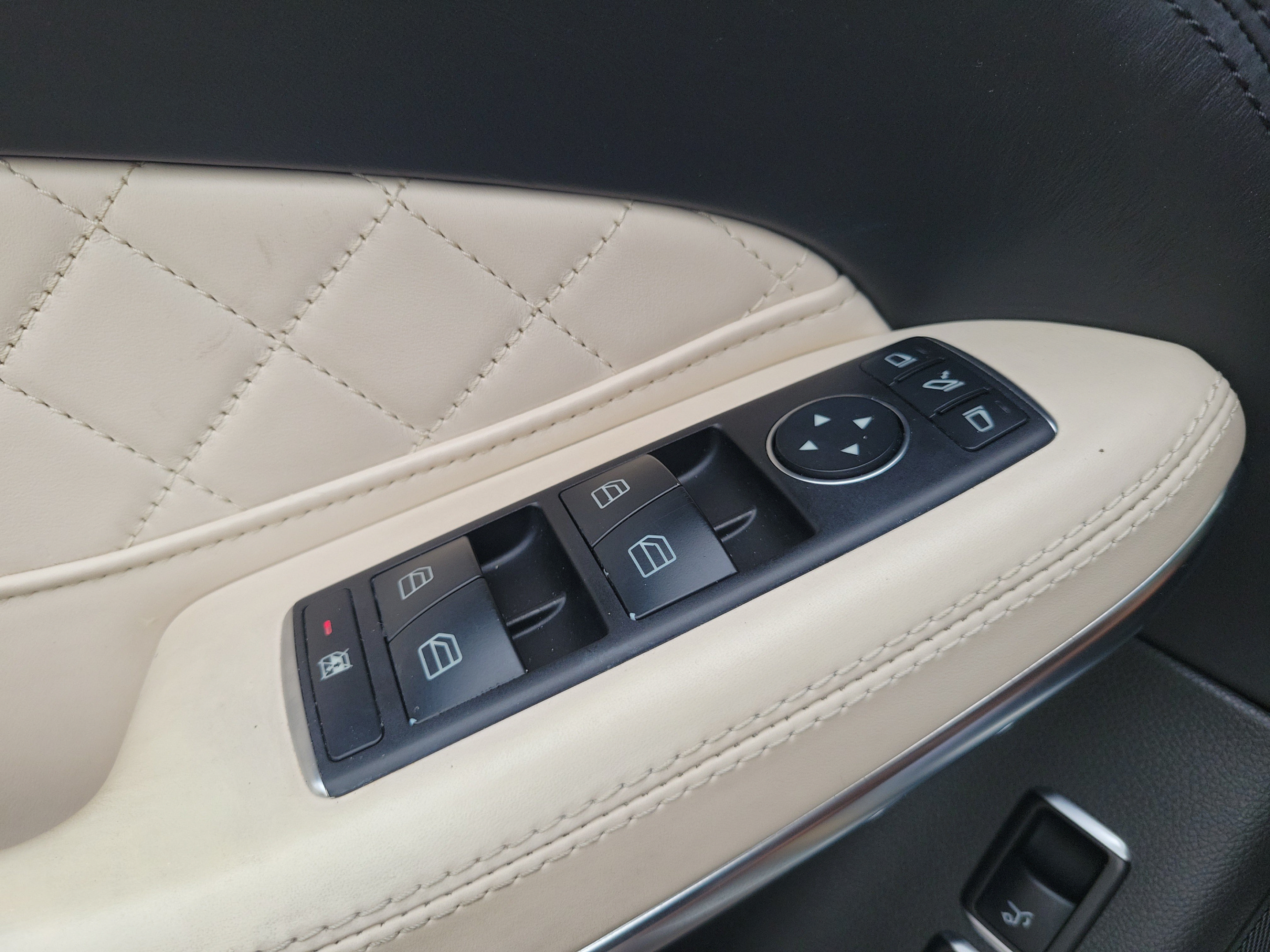 Used 2019 Mercedes-Benz GLS 550 4MATIC image 24