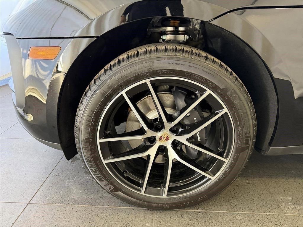 New 2026 Porsche Macan AWD/4WD image 10
