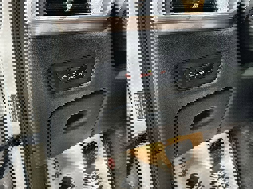 Used 2025 BMW X5 xDrive50e image 16