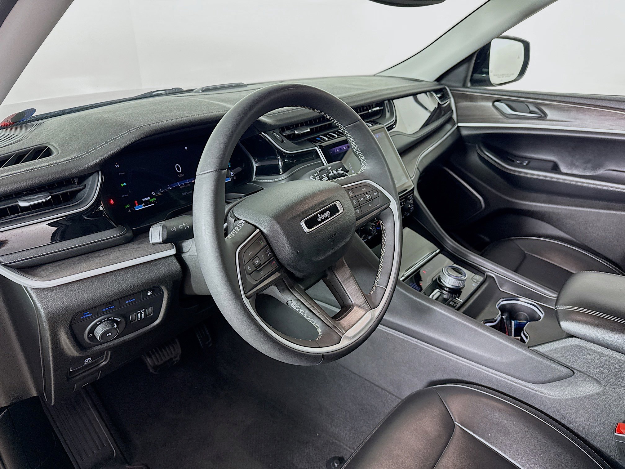 Used 2024 Jeep Grand Cherokee Limited 4xe image 8