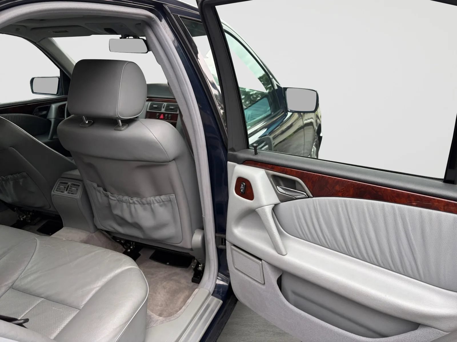 Used 1999 Mercedes-Benz E 320 Sedan image 17