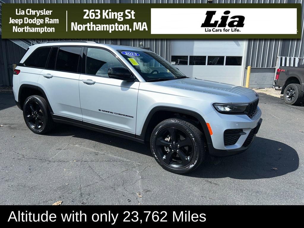 Used 2023 Jeep Grand Cherokee Altitude AWD/4WD image 1
