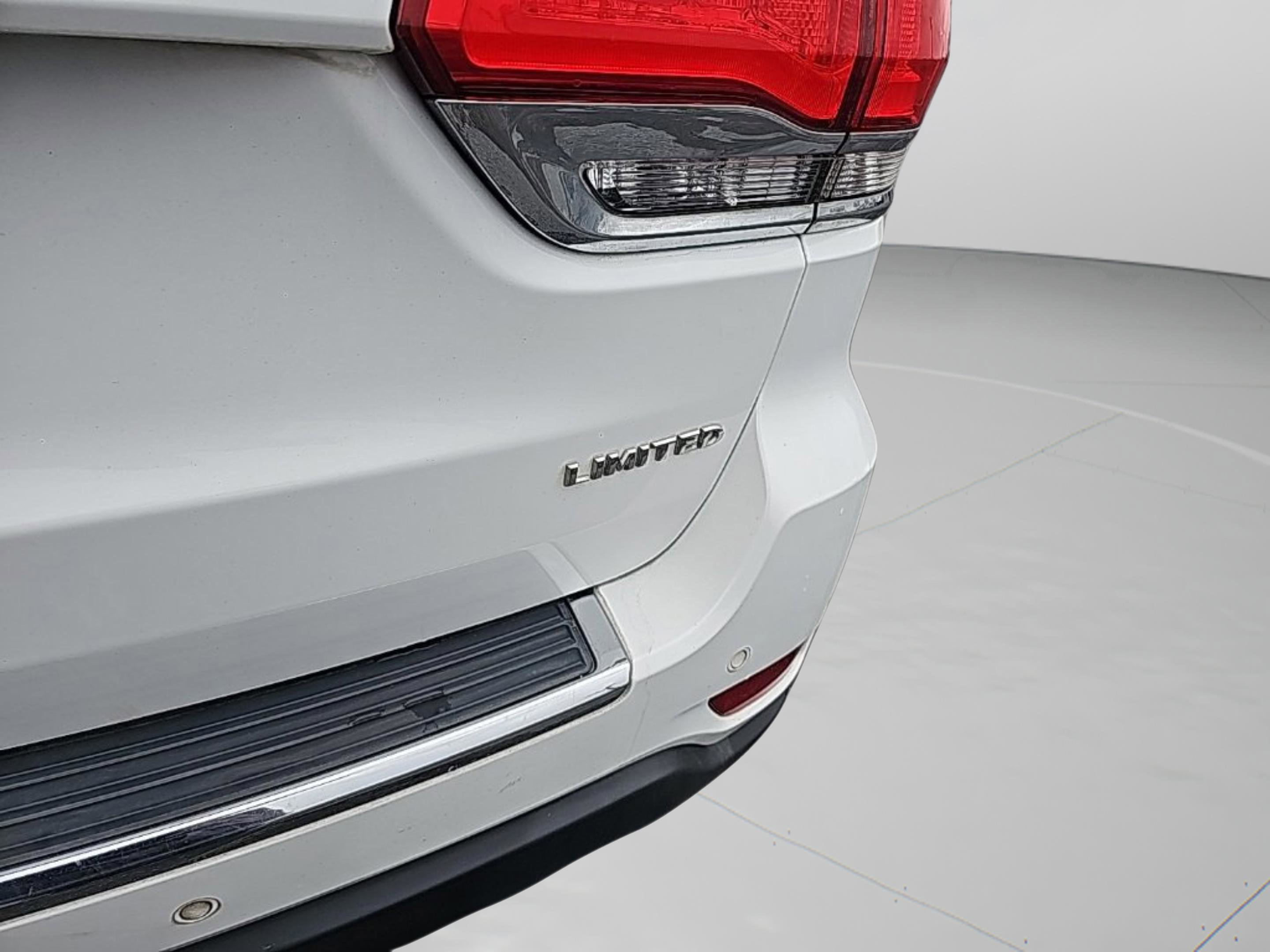 Used 2015 Jeep Grand Cherokee Limited image 10