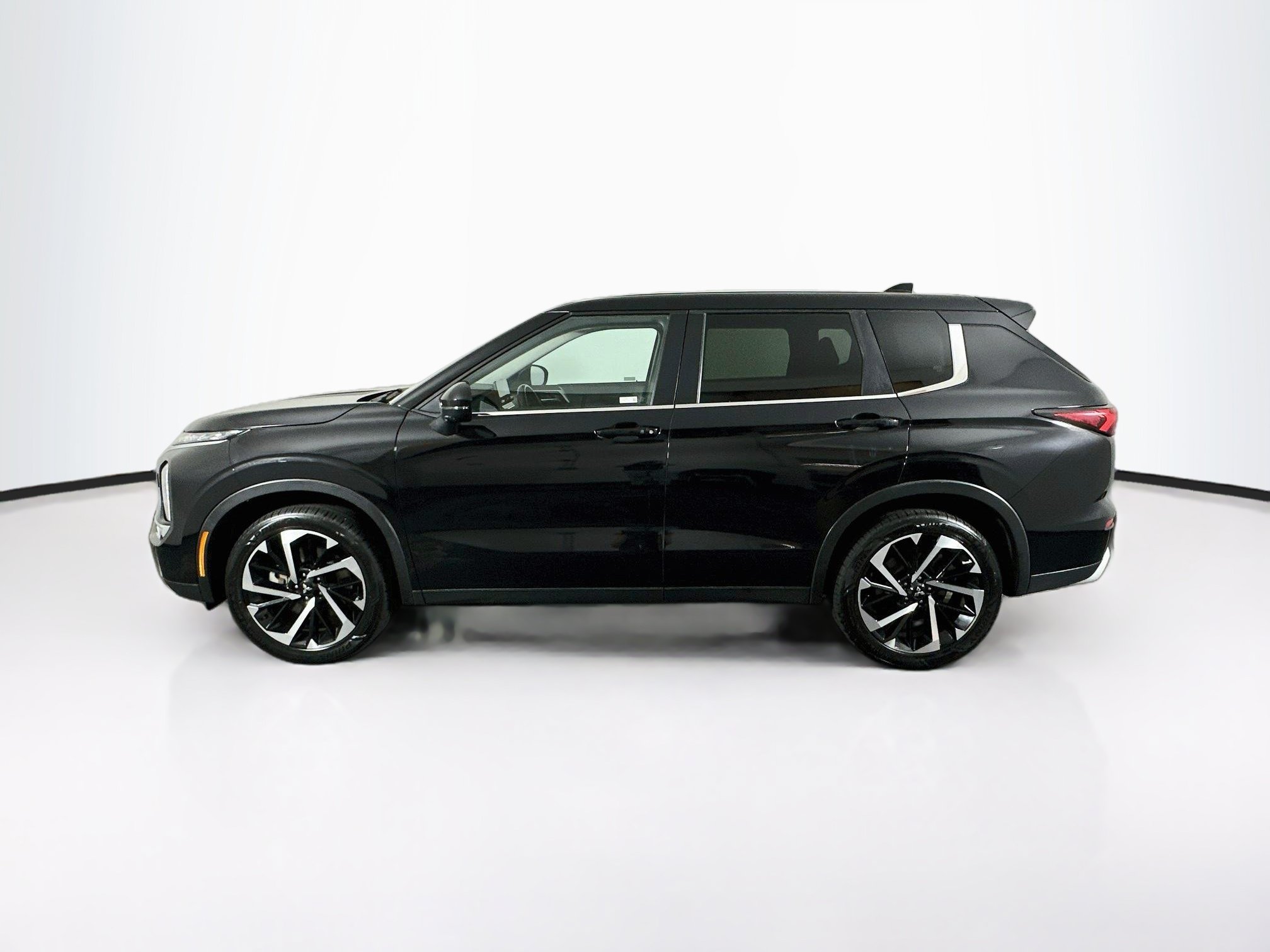 Used 2024 Mitsubishi Outlander SE AWD/4WD image 4