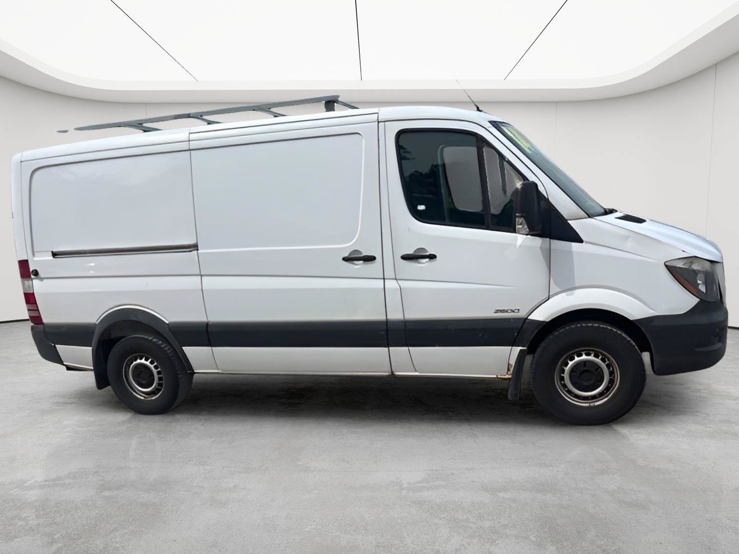 Used 2014 Freightliner Sprinter 2500 RWD image 2
