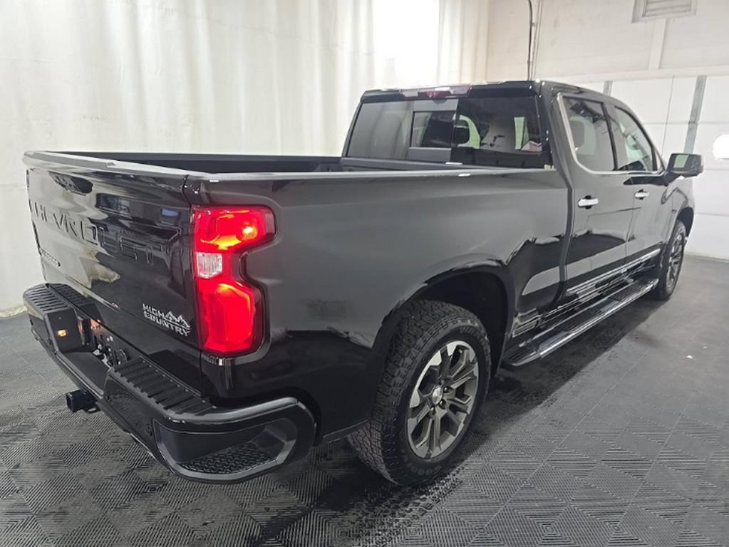 Used 2024 Chevrolet Silverado 1500 High Country w/ Technology Package AWD/4WD image 4