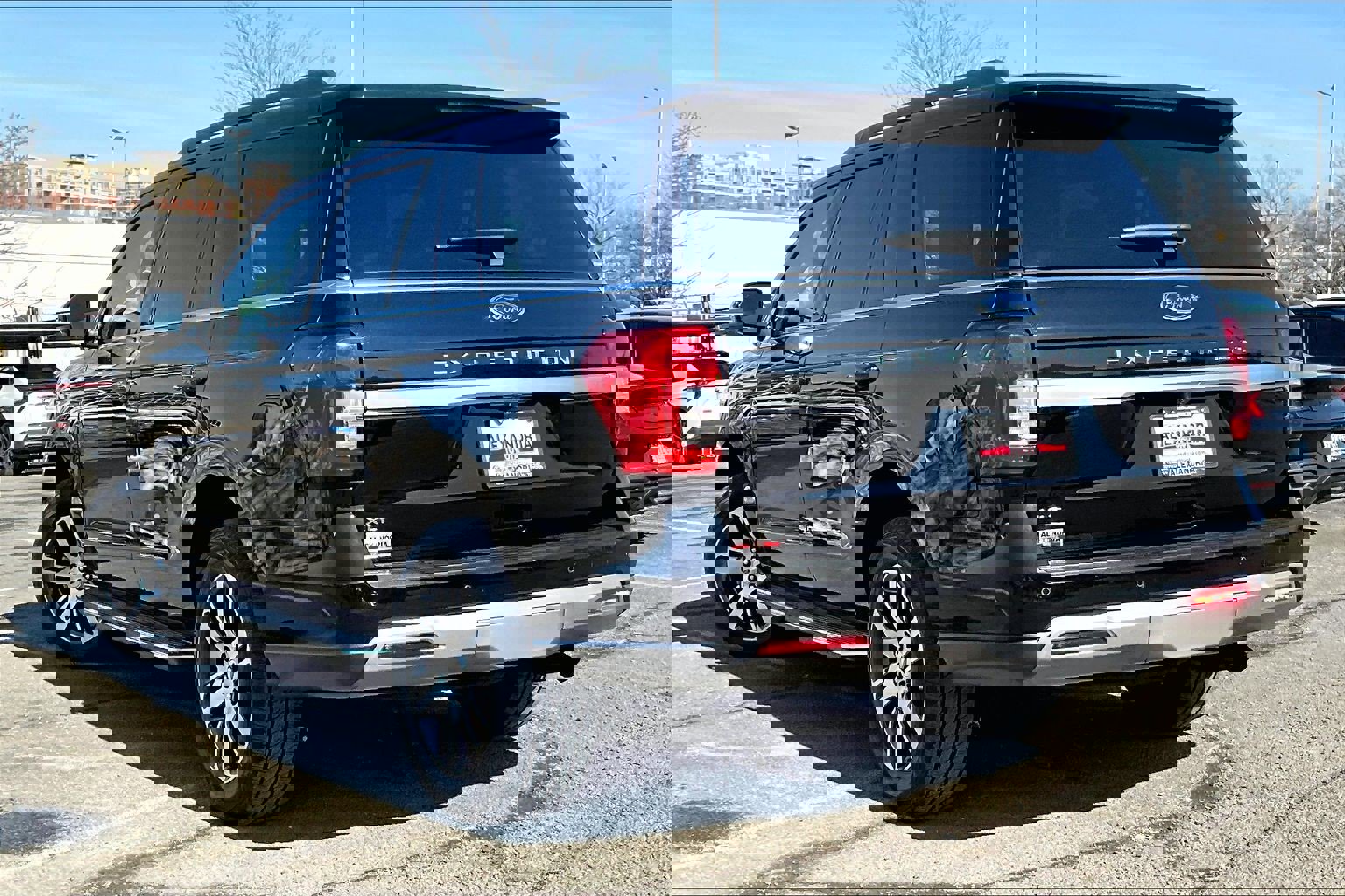 Used 2023 Ford Expedition XLT image 11