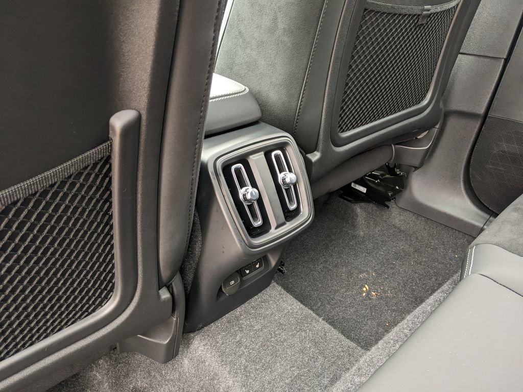 Certified 2025 Volvo XC40 B5 Plus image 24