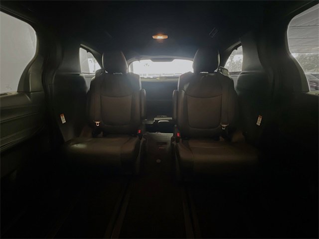 Used 2025 Toyota Sienna Platinum image 25