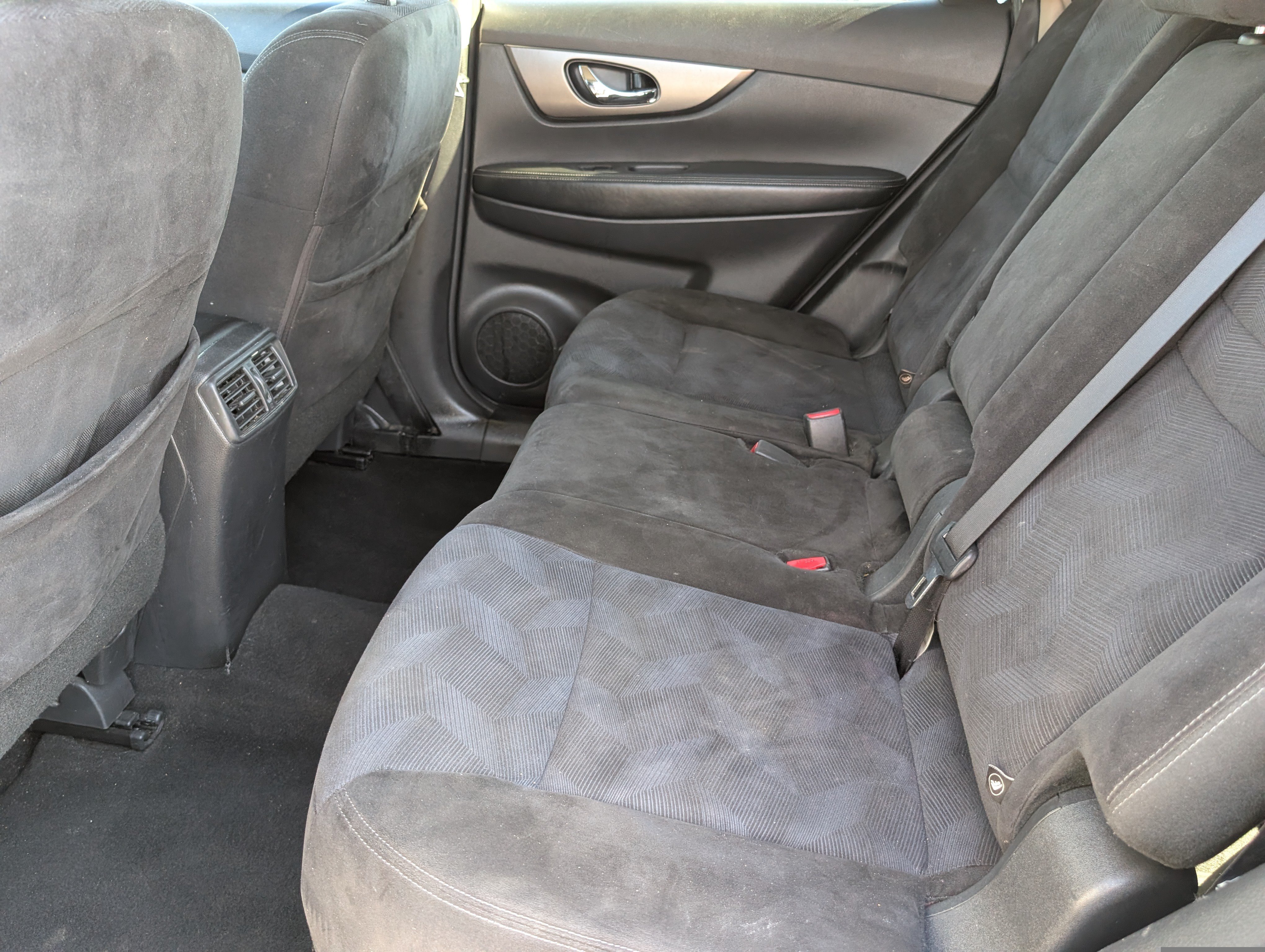 Used 2015 Nissan Rogue SV FWD image 13