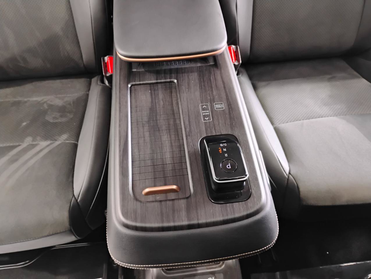 Used 2024 Nissan Ariya AWD image 30