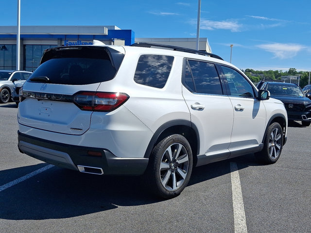 Certified 2025 Honda Pilot Touring image 7