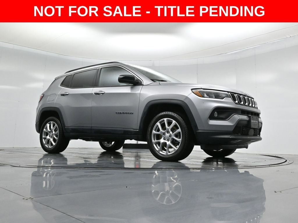 Used 2023 Jeep Compass Latitude image 2