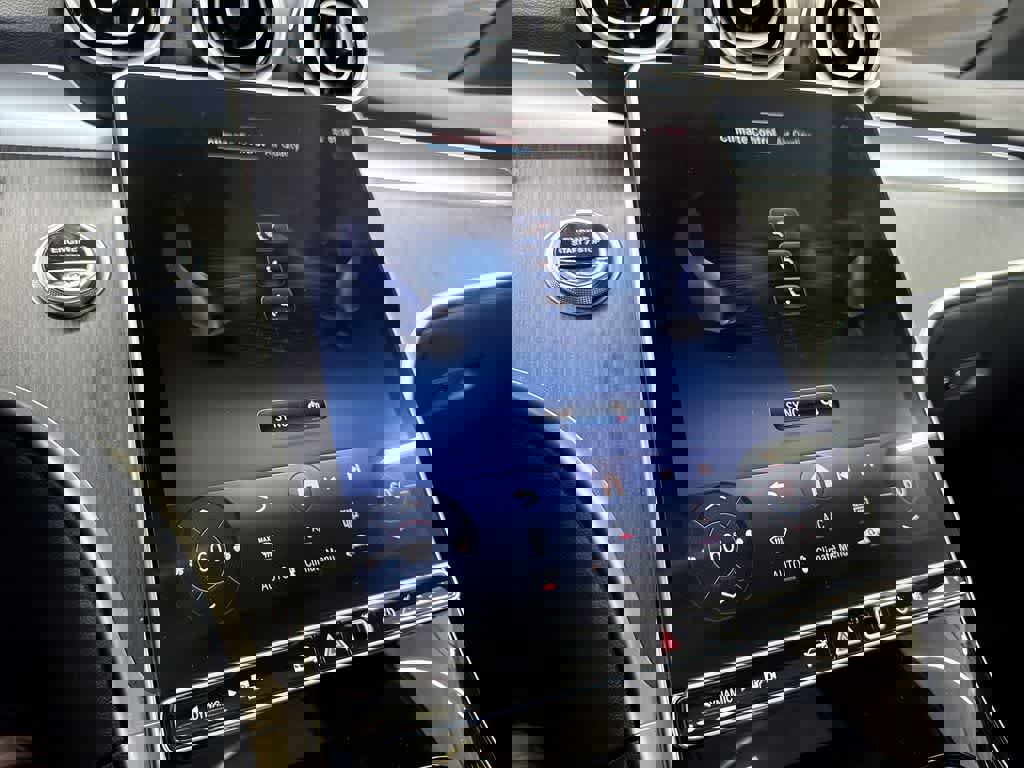 Used 2025 Mercedes-Benz C 300 4MATIC Sedan image 20