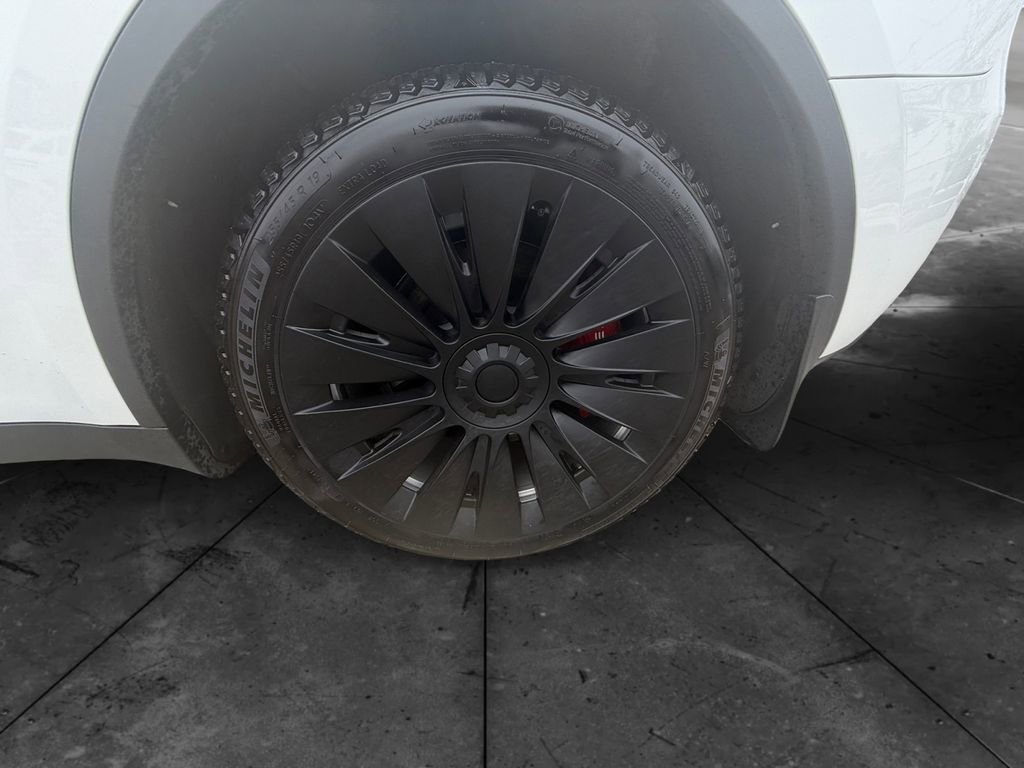 Used 2023 Tesla Model Y Long Range image 29