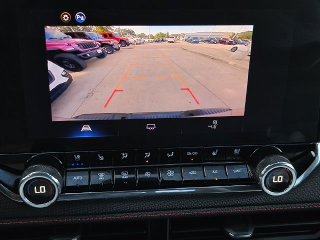 Used 2025 Chevrolet Colorado Z71 w/ Z71 Convenience Package 2 AWD/4WD image 16