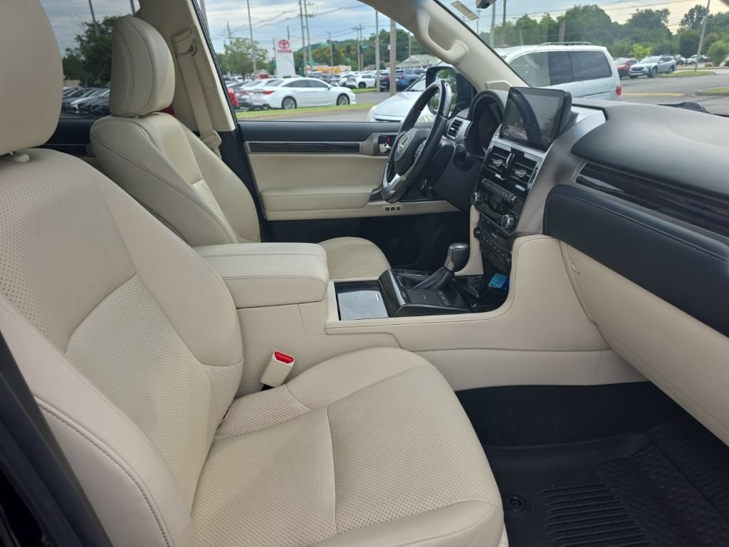 Used 2023 Lexus GX 460 Luxury w/ Sport Design Package AWD/4WD image 11
