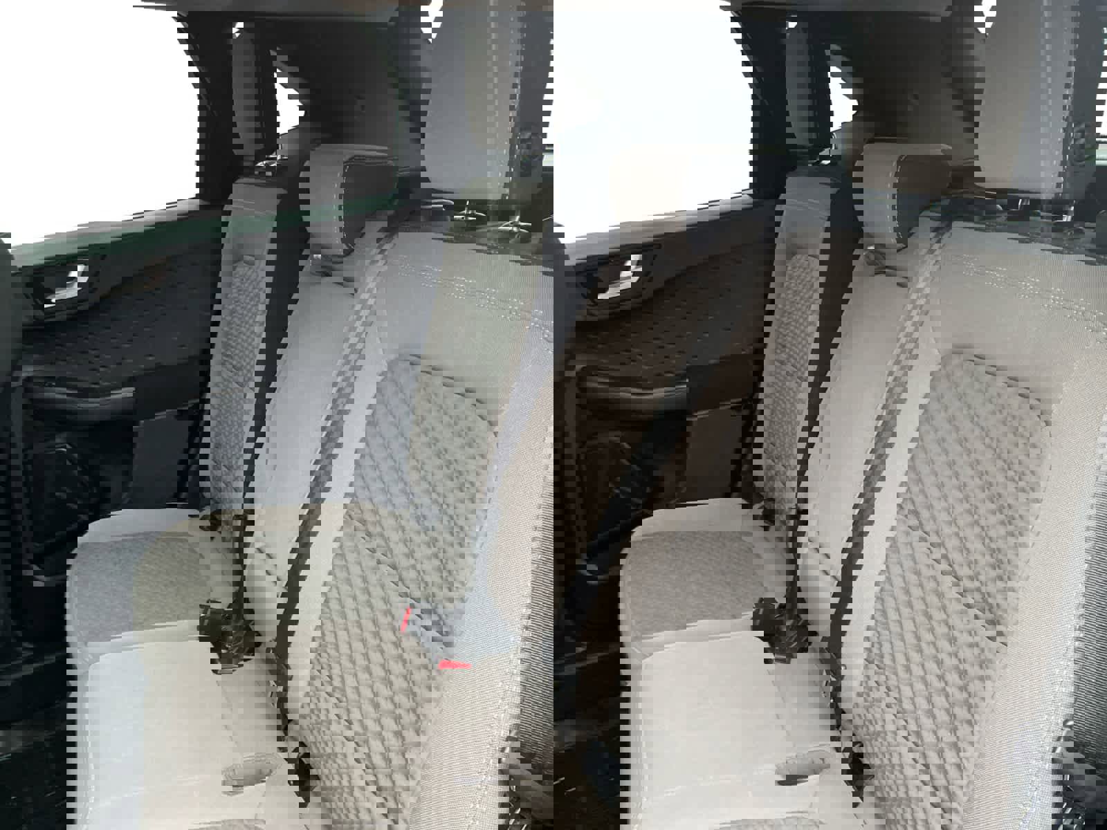 Used 2020 Ford Escape SE image 19