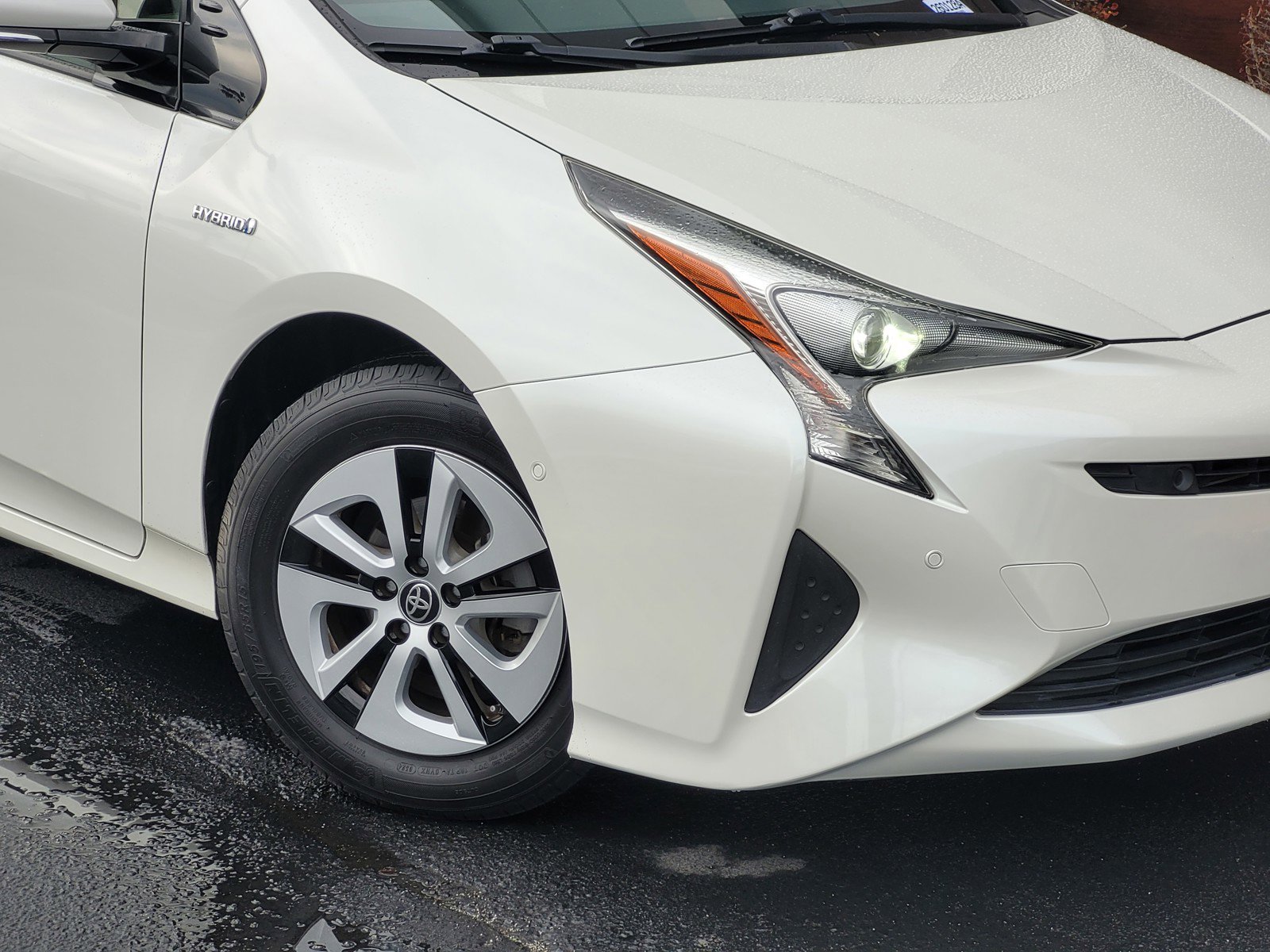 Used 2017 Toyota Prius Two image 9