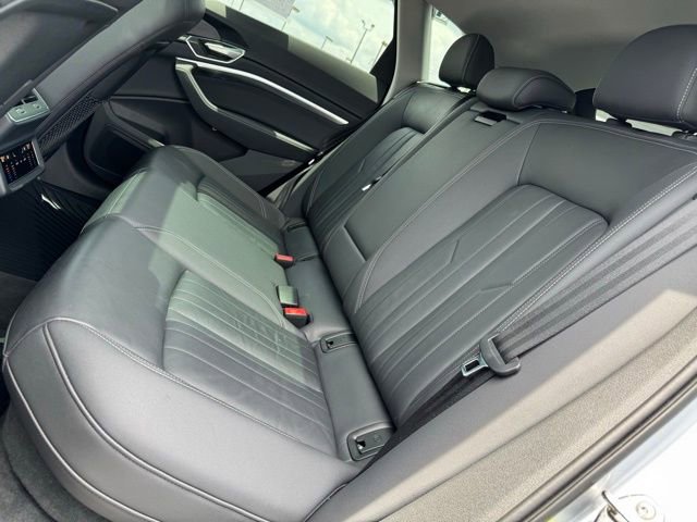 Used 2022 Audi e-tron Premium w/ Convenience Plus Package image 40