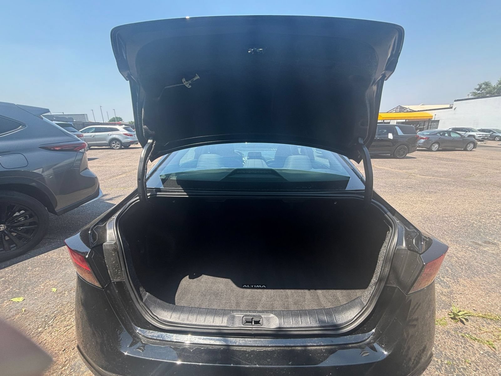 Used 2025 Nissan Altima 2.5 SV FWD image 28