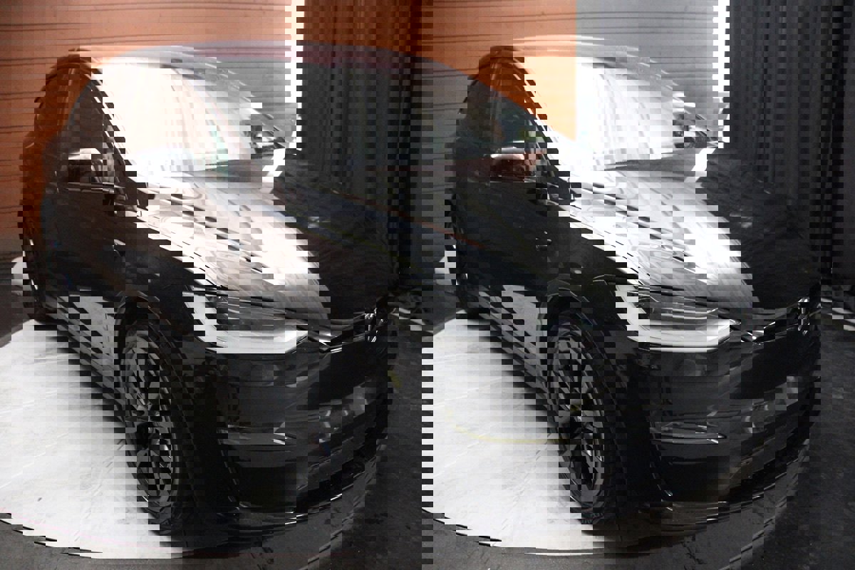 Used 2023 Tesla Model X image 15