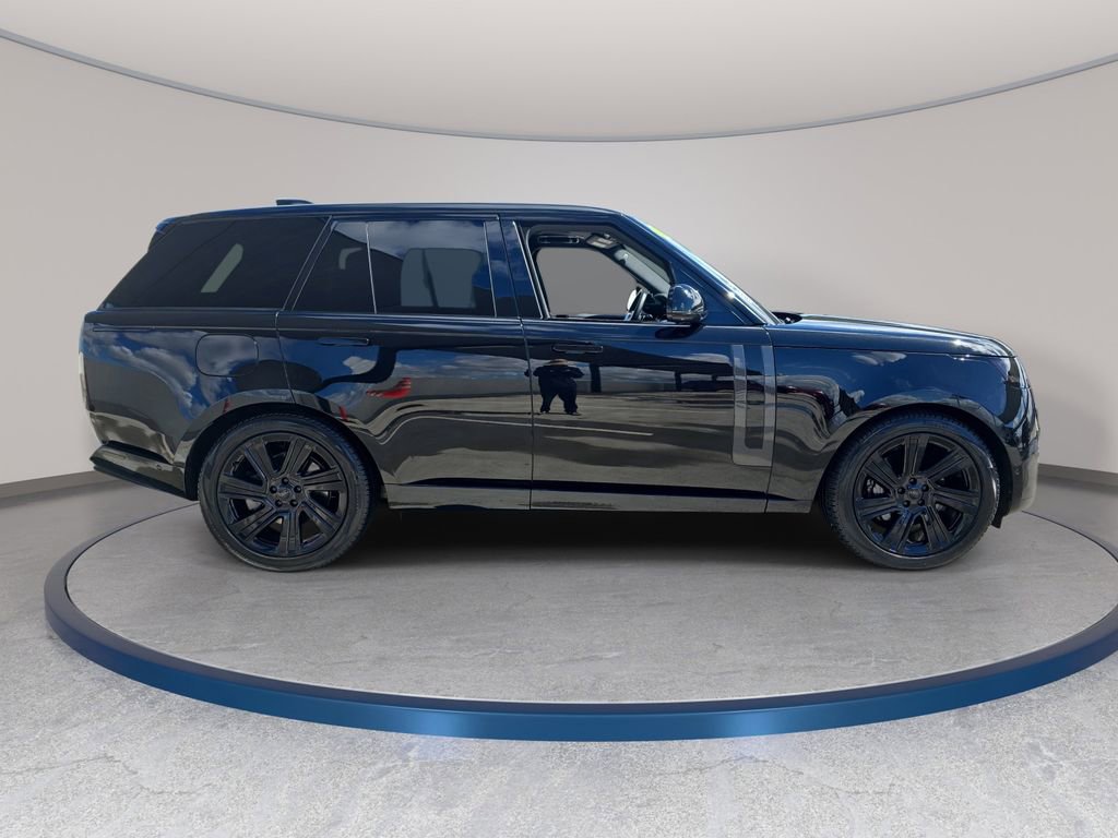Certified 2023 Land Rover Range Rover SE image 4