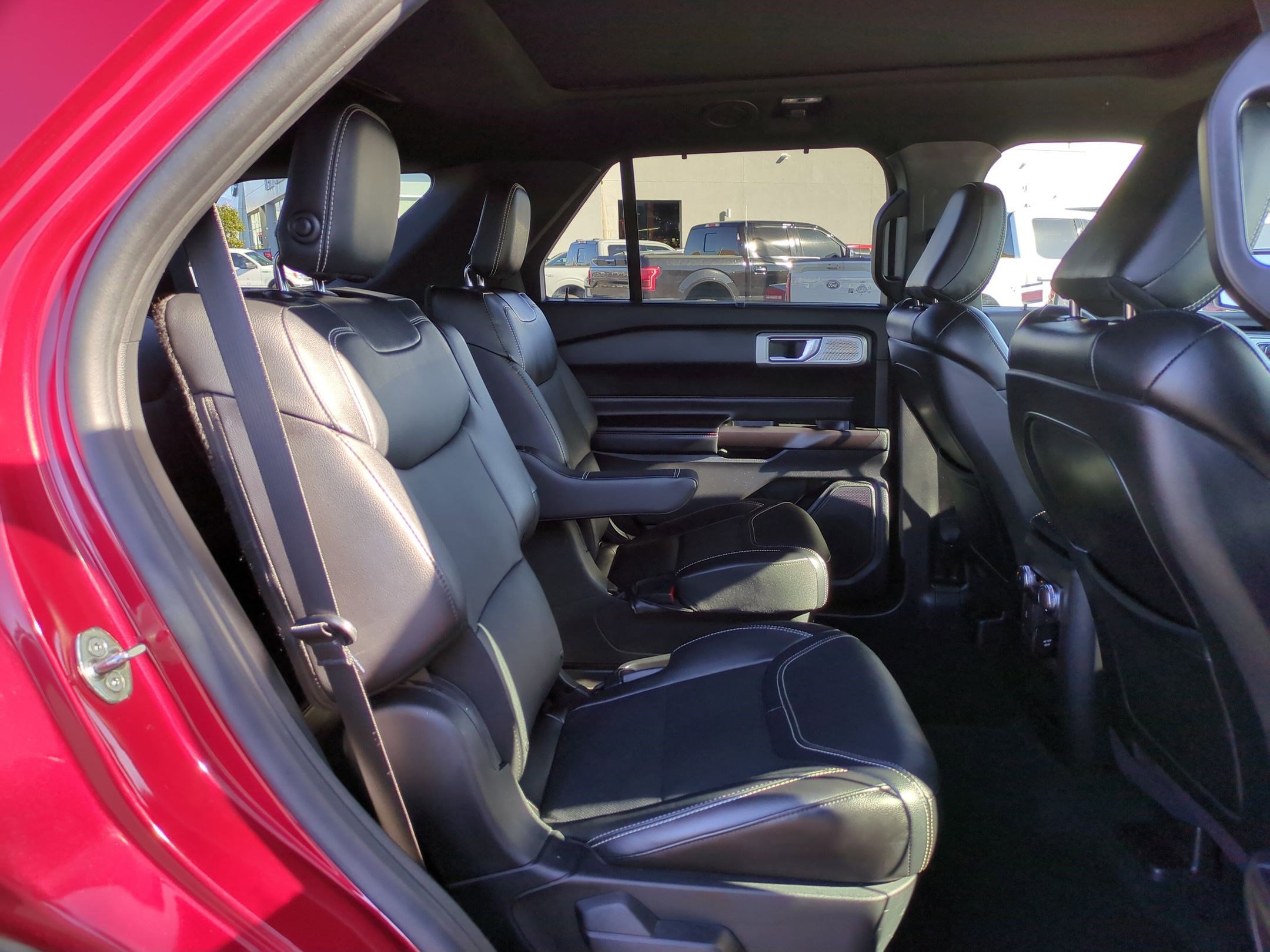 Used 2020 Ford Explorer ST w/ ST Street Pack image 31