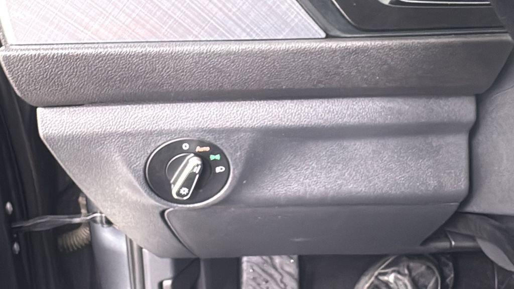 Used 2024 Volkswagen Jetta SE image 31