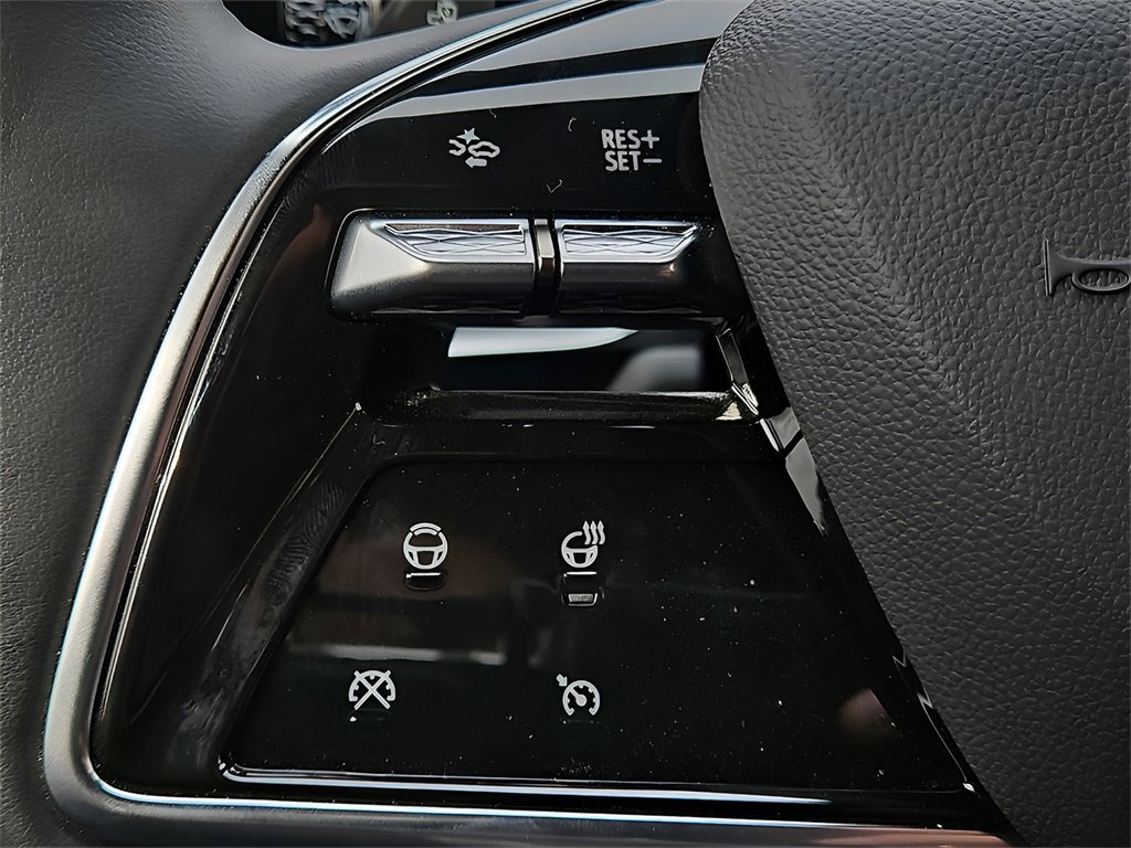 New 2024 Cadillac Lyriq Luxury image 28