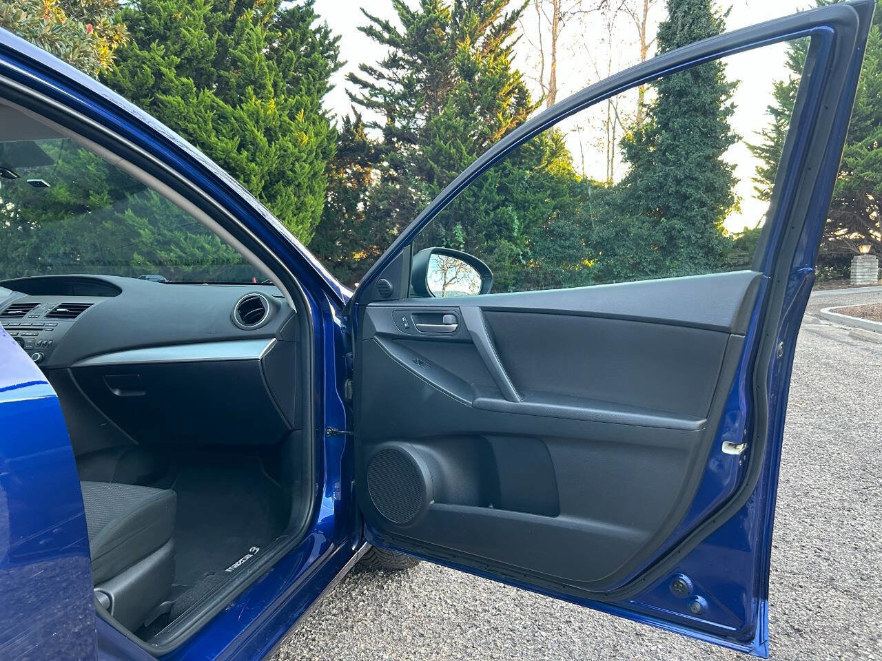 Used 2013 MAZDA MAZDA3 i Touring image 30