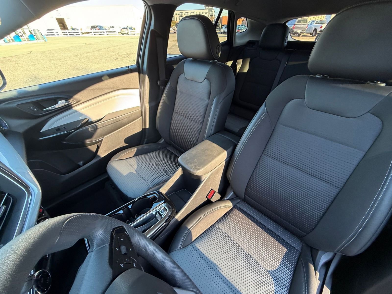 Used 2025 Chevrolet Trax LT image 34