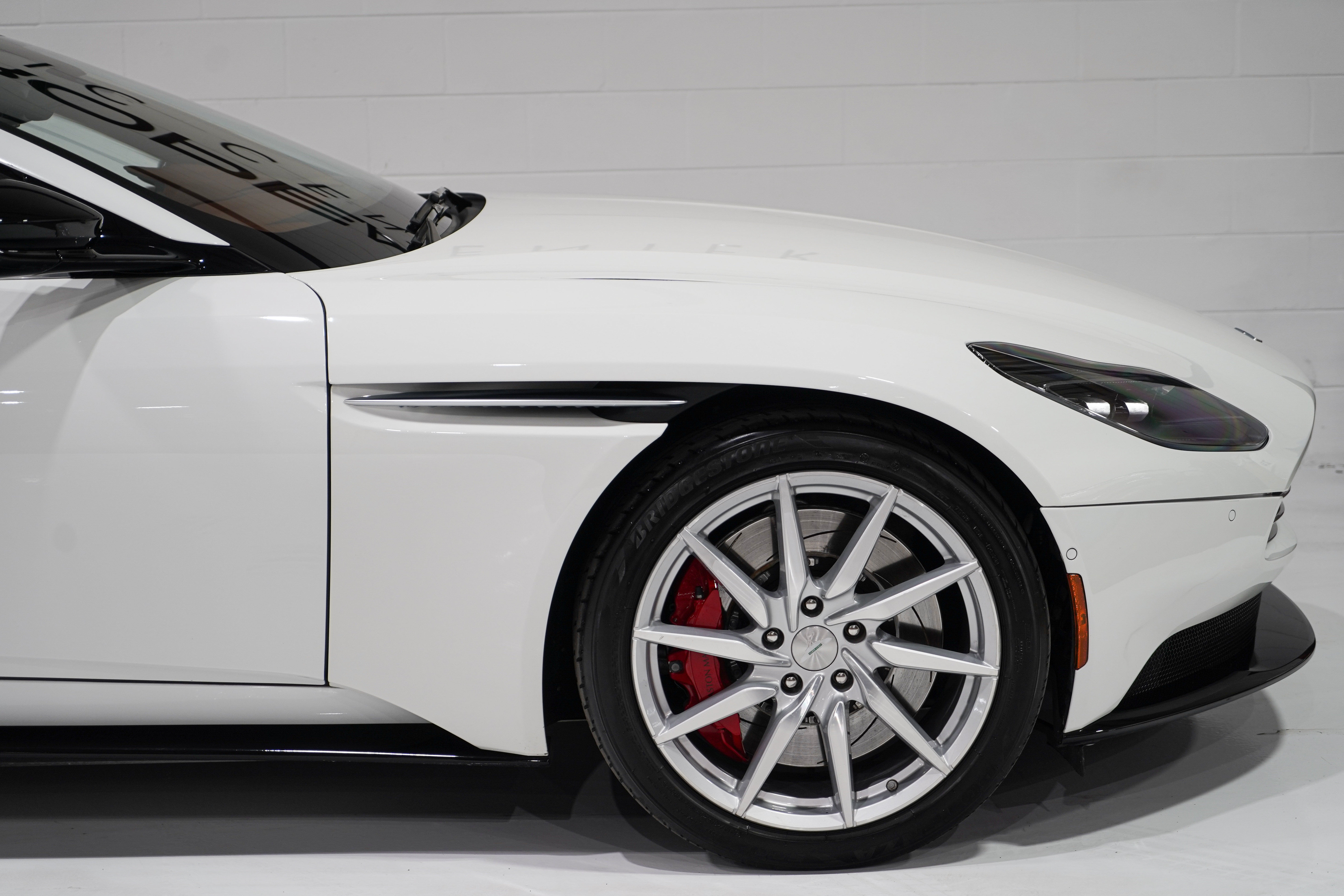 Used 2020 Aston Martin DB11 Volante RWD image 22