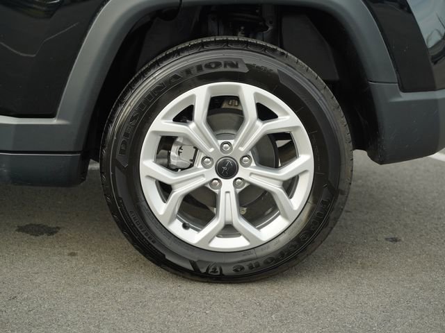 Certified 2025 Jeep Compass Sport image 40