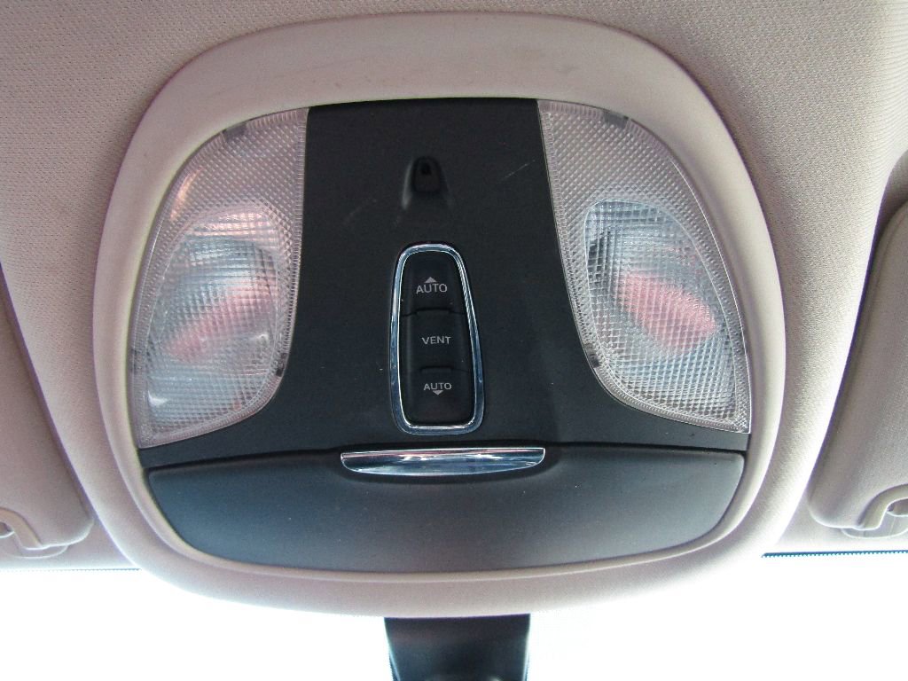Used 2015 Chrysler 200 Limited w/ Convenience Group FWD image 21