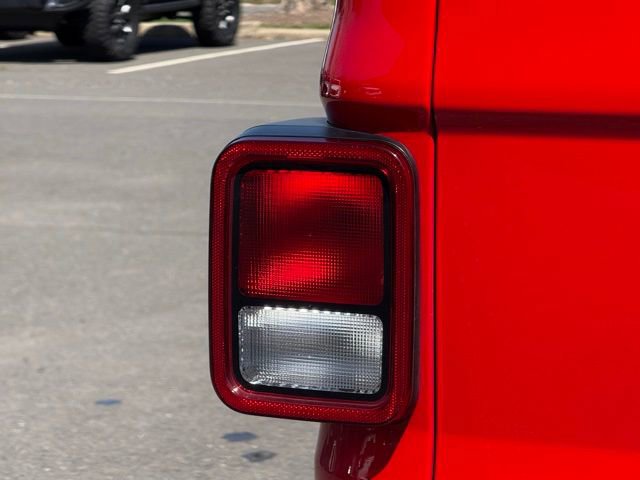 Used 2022 Jeep Gladiator Sport image 15