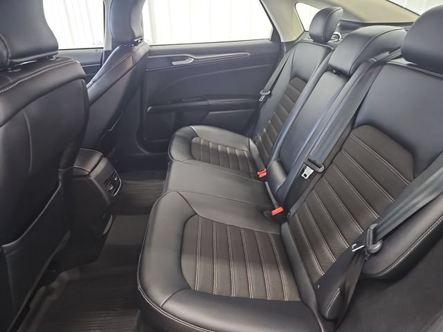 Used 2017 Ford Fusion SE w/ Equipment Group 201A FWD image 22