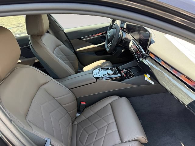 New 2027 BMW 550e xDrive AWD/4WD image 15