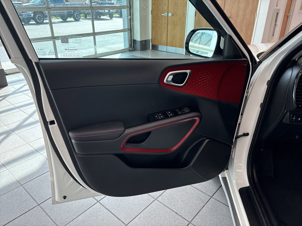 Used 2025 Kia Soul GT-Line image 11