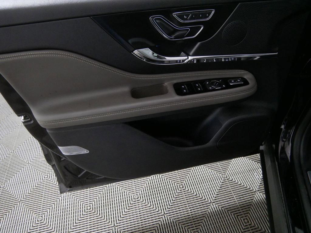 Used 2023 Lincoln Corsair Reserve w/ Towing Package image 12