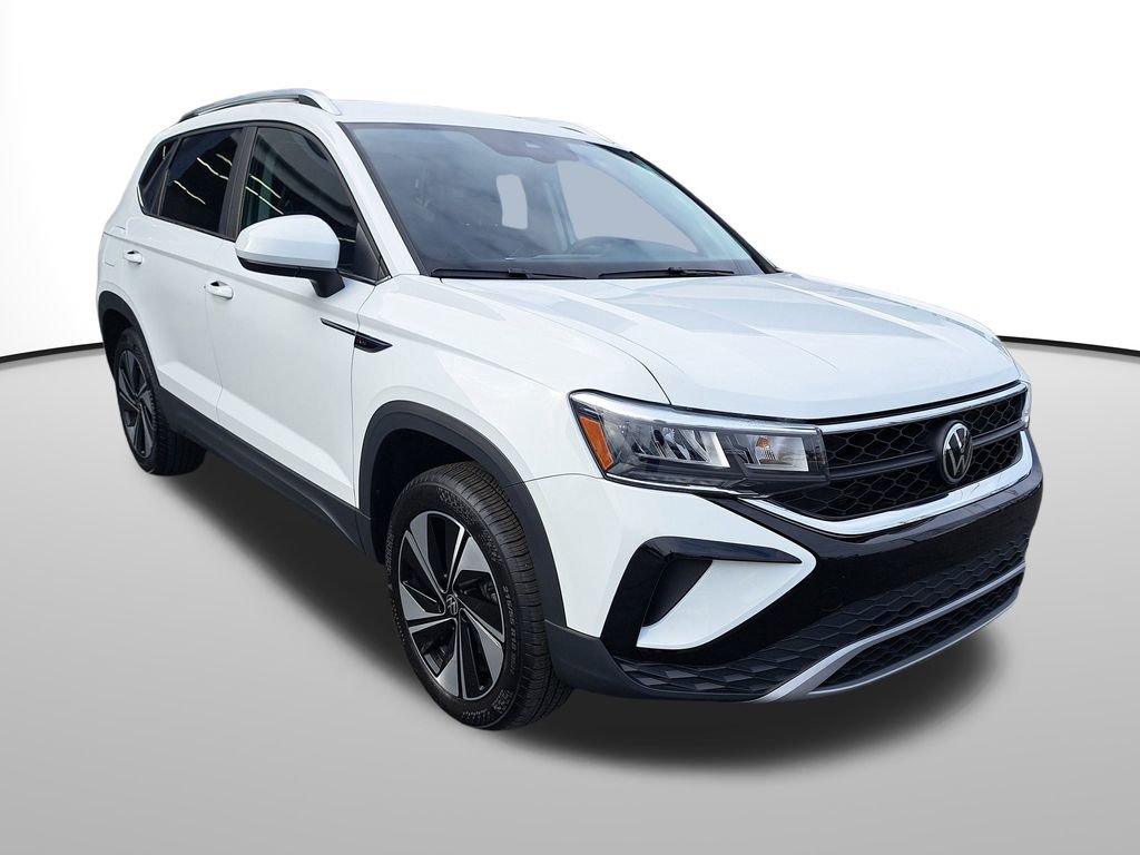 Used 2024 Volkswagen Taos SE image 3