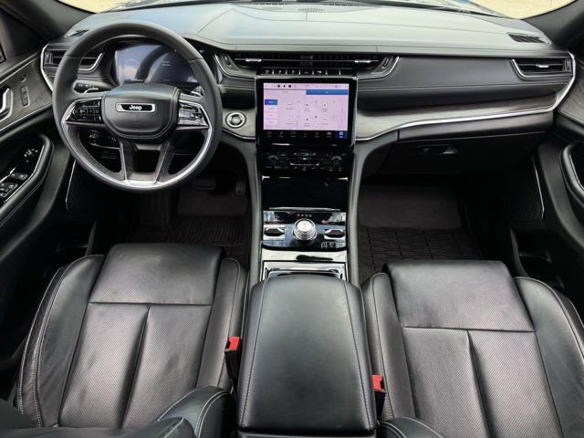 Used 2023 Jeep Grand Cherokee Overland w/ Luxury Tech Group IV AWD/4WD image 11