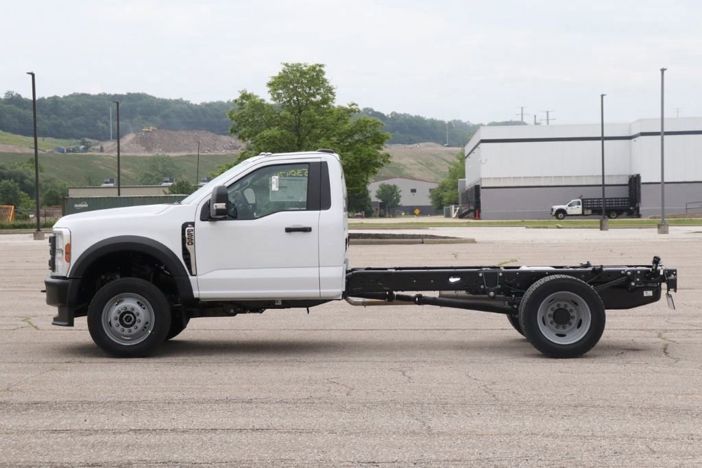 New 2025 Ford F550 4x4 Regular Cab Super Duty image 4