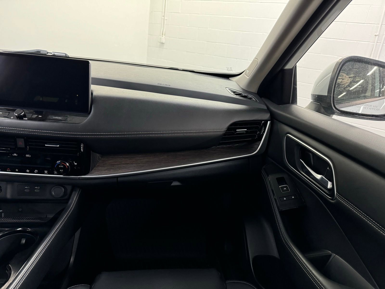 Used 2024 Nissan Rogue Platinum w/ Platinum Premium Package image 16