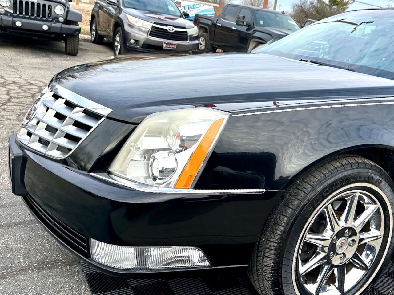 Used 2011 Cadillac DTS Limousine image 12